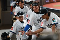 WBC台灣隊遭軟銀完封　曾豪駒指擊球準確度落差