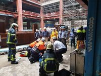 北市國賓飯店旁工地工人墜樓　命危送醫搶救