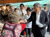 柯文哲台南拜廟：人生求個平安順利就好