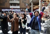 WBC台灣激戰韓國　延長賽勝出各地直播現場沸騰