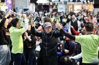 卓榮泰赴日看WBC賽事　藍白質疑包機費用誰付