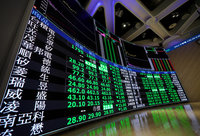 台股退守32000點關卡　2月飆漲3350點幾乎全數回吐