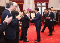 健保規模破兆　總統：打造生醫產業成另一座護國神山