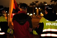 西藏抗暴67週年燭光晚會　現場有人丟擲煙霧彈