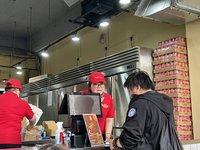 手扒雞始祖回歸民眾搶頭香　鰻魚餐廳老饕捧場