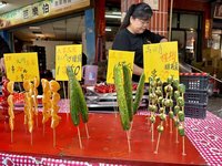 台中糖葫蘆驚現檳榔品項　攤商：禁售18歲以下