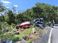 國三甲水泥車翻覆邊坡　駕駛身亡肇因待查