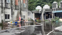 基隆停工廠區氨氣外洩飄刺鼻味　消防射水霧警戒