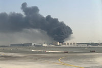 杜拜機場返台航班延誤　旅客目睹燃料槽冒濃煙