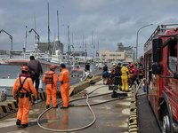 馬公第3漁港泊靠漁船冒煙　經搶救未波及鄰船