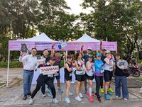 國旗現身峴港馬拉松　設台味零食補給站選手驚喜