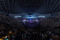 TWICE大巨蛋安可不斷　周子瑜激動落淚蹲地謝粉絲