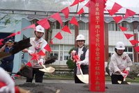 墾丁國小校舍鹽蝕老舊　原址重建呼應山海起伏律動