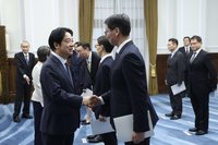 賴總統主持監院秘書長黃適卓等人宣誓就職