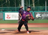 謝國城盃台東紅葉林劭投打俱佳　總教練譽四拍子