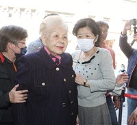 柯文哲一審遭判17年　柯媽何瑞英：政治迫害