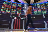 台股早盤上揚逾300點站上月線　權值股漲跌互見