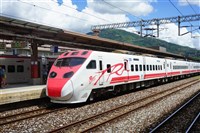 台鐵推普悠瑪號塗裝更新　年底示範列車試營運