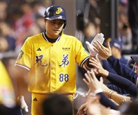 兄弟調薪宋晟睿漲幅居冠　岳東華簽5+1年大約