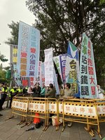 民眾黨凱道集會　台灣國場外批操弄民粹