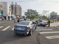 高雄行車糾紛演變駕車衝撞　2男遭聲押獲准