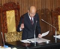 韓國瑜盼速審總預算　藍白籲政院先依法編列