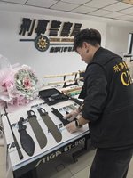 昔捲黑吃黑遭囚禁獲救　高雄男攜弟組詐團被捕