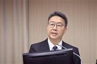 路邊臨停打雙黃燈屬違規　陳世凱：勸導優先