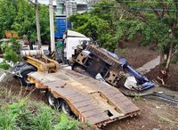 國1嘉義段半聯結車翻落邊坡拖吊 車流回堵8公里