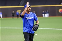 林哲瑄敲安結束球員生涯　陳晨威肯定還能再戰