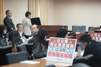 循卓榮泰模式　劉世芳上備詢台、拒李貞秀質詢