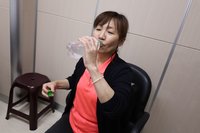 婦玩牌喝汽水後突昏倒撞地　診斷為迷走神經昏厥