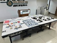 詐團勾結通訊行「刷卡換現金」　警破獲水房逮21人