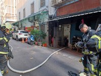 三重氣爆女遭燒傷　三峽三合院火警老翁命危送醫