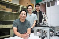 中大團隊研發抗擾機器手臂　提升精確度、適應力