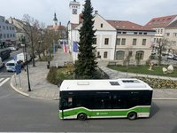 中東衝突推升燃料價格  捷克民眾開車轉向大眾運輸