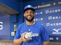 邦力多敲隊史萬安留名　守備失誤沒藉口彌補阻失分