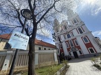 城市變課本　立陶宛用「巨型便利貼」推動語言學習