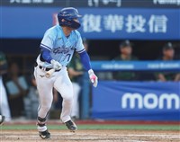 周佳樂3局攻守交換退場 悍將球團回報：腸胃不適