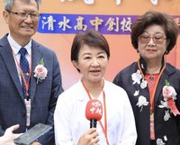 柯文哲掃街疑被噴辣椒水　盧秀燕指示警方加速偵辦