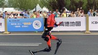 比人還快  北京機器人馬拉松榮耀「閃電」奪冠