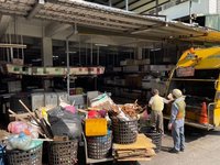 高雄整頓苓雅正義市場環境　開出7張限期改善通知單