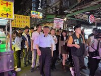 柯文哲偕黃國昌湳雅夜市拜票　板橋警嚴加戒備