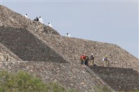 墨西哥金字塔槍擊案釀2死13傷　凶嫌受人祭與可倫拜高中事件影響