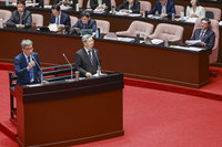 翁曉玲指破壞憲政、不配接受質詢　未邀卓榮泰上台備詢