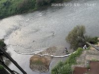 基隆河千祥橋段現油污　環保局布設棉索攔截追查