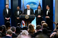 白宮記協晚宴槍嫌寫反基督教宣言　川普稱心中充滿仇恨