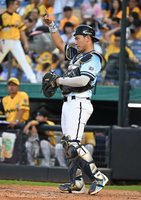 戴培峰專屬席位緊貼的山哲也　吸收更多場上細節