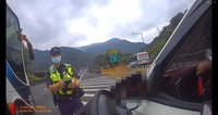國5坪林段多車排隊逆上交流道　警方依法開罰