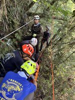 女登山客北大武山跌落邊坡  意識模糊吊掛送醫